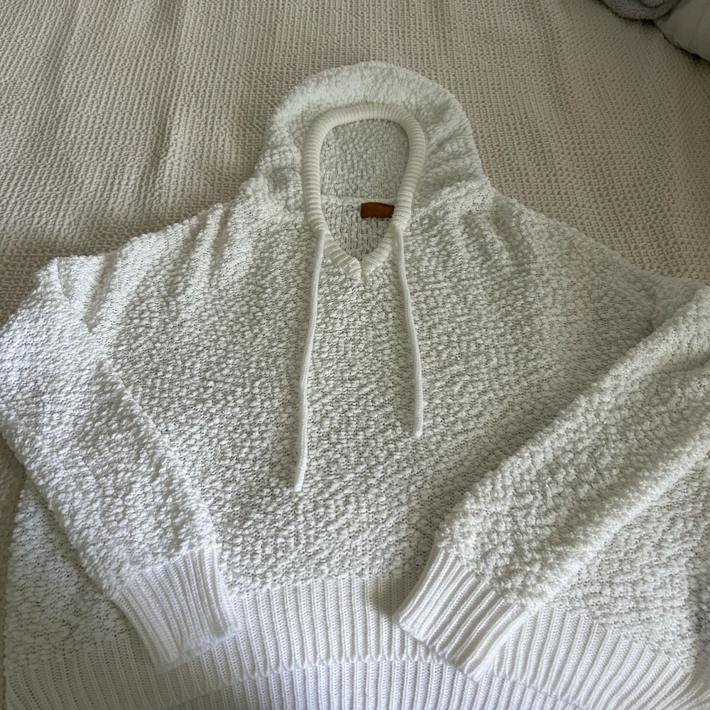 Cozy Women's White Hooded Bouclé Sweater POL